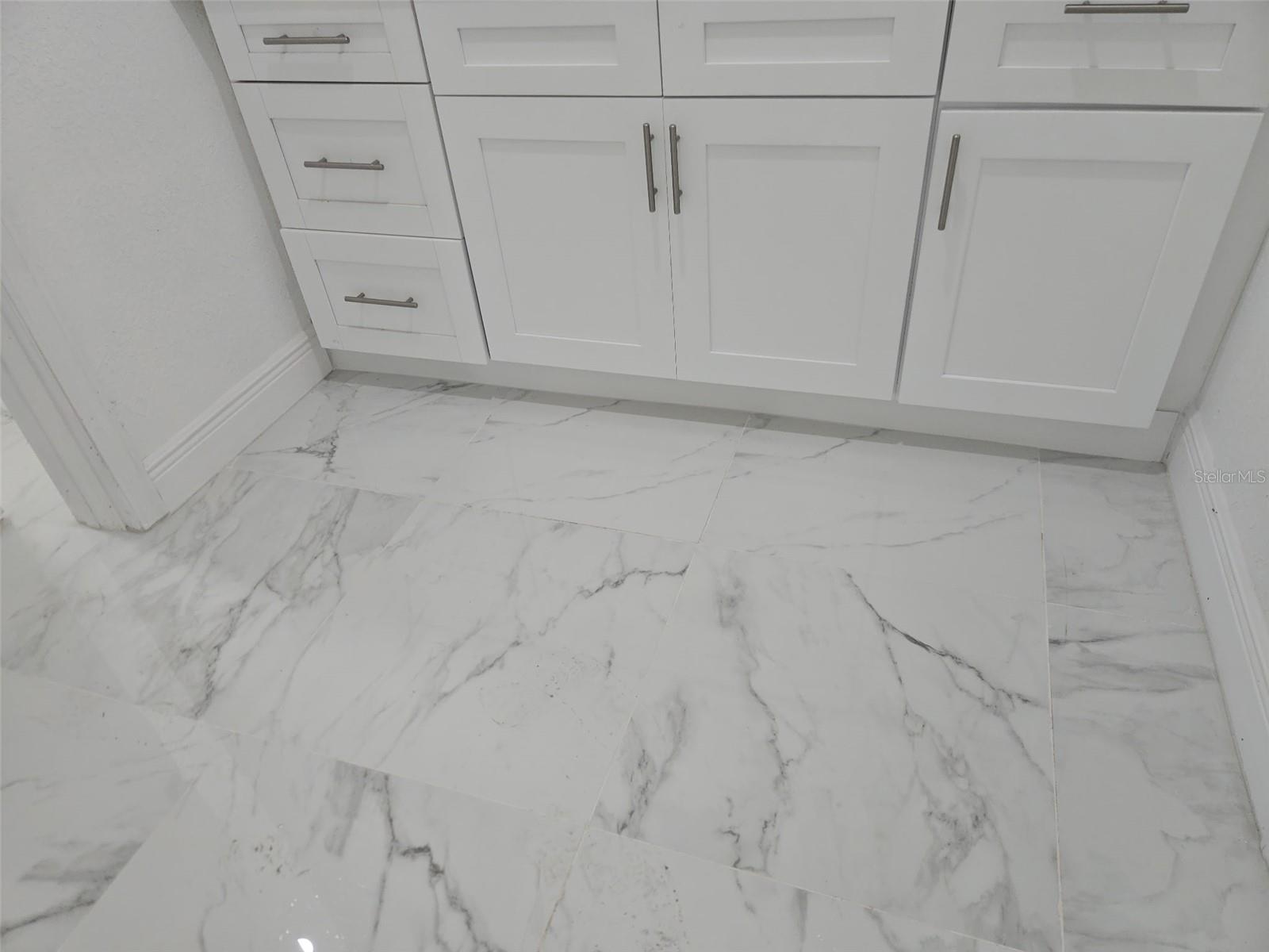 LINCOLN PARK SOUTH - Commercial Sale