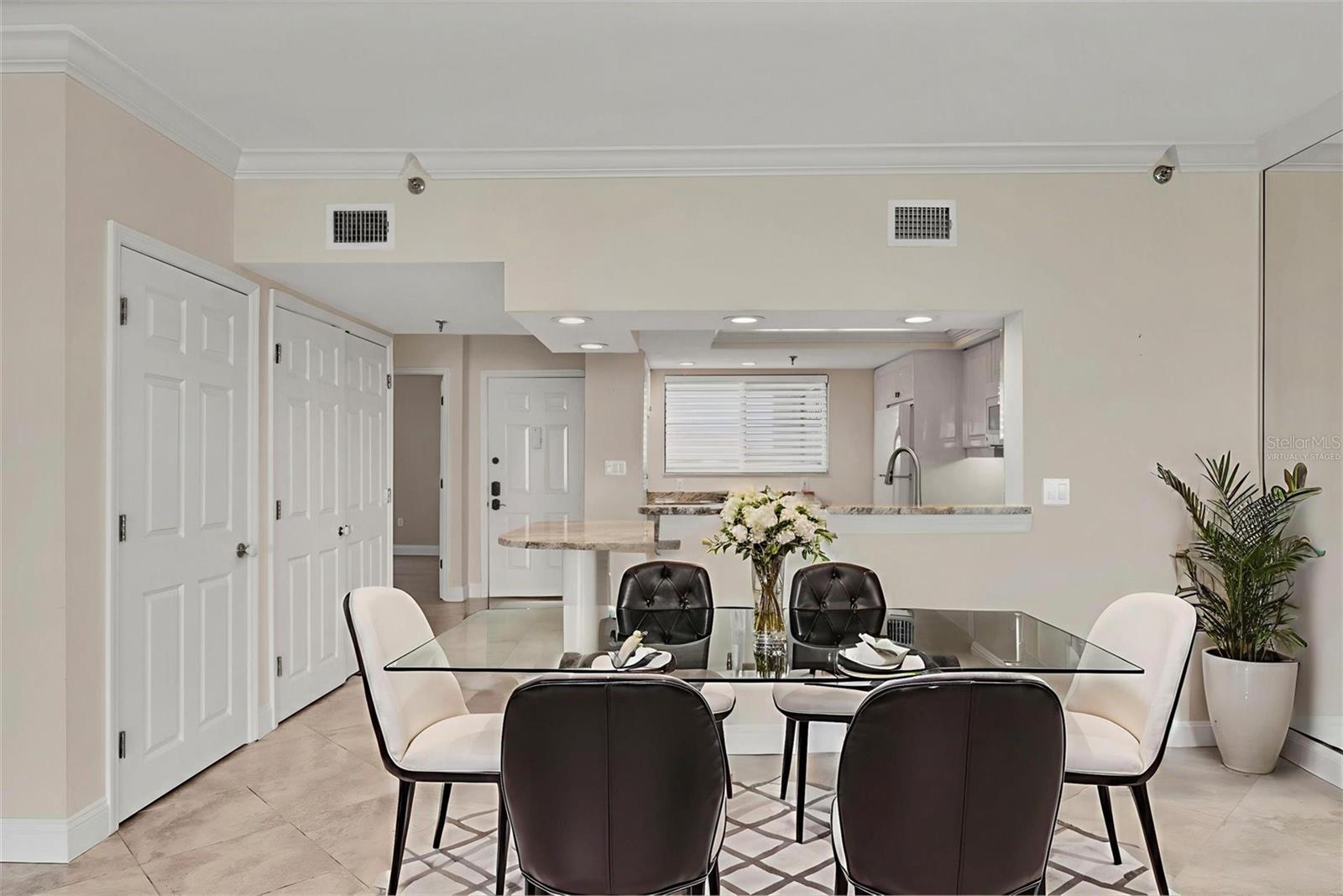 PLAYERS CLUB II - Residential