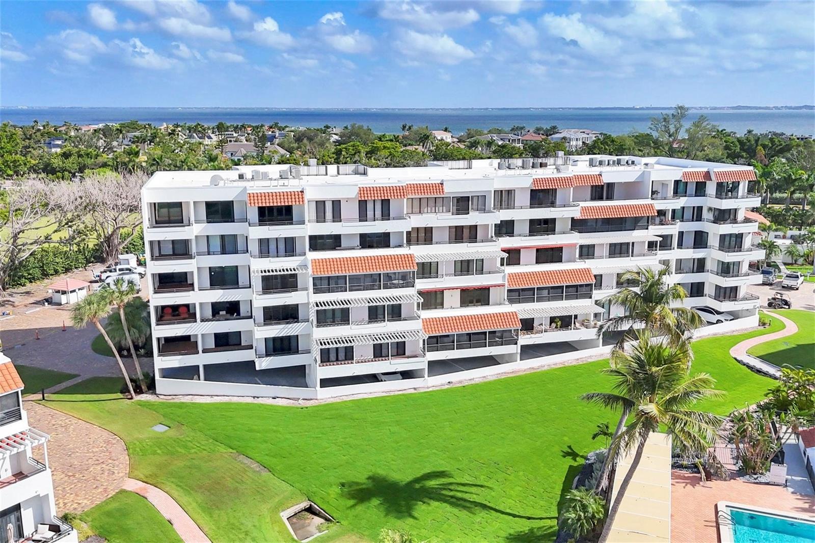 PLAYERS CLUB II - Residential