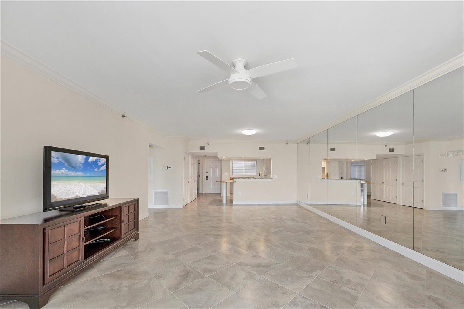 PLAYERS CLUB II - Residential