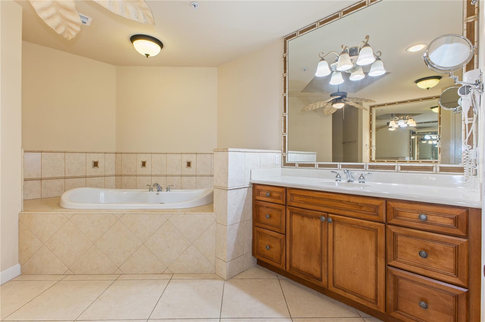 VIZCAYA HEIGHTS CONDO 04 - Residential Lease