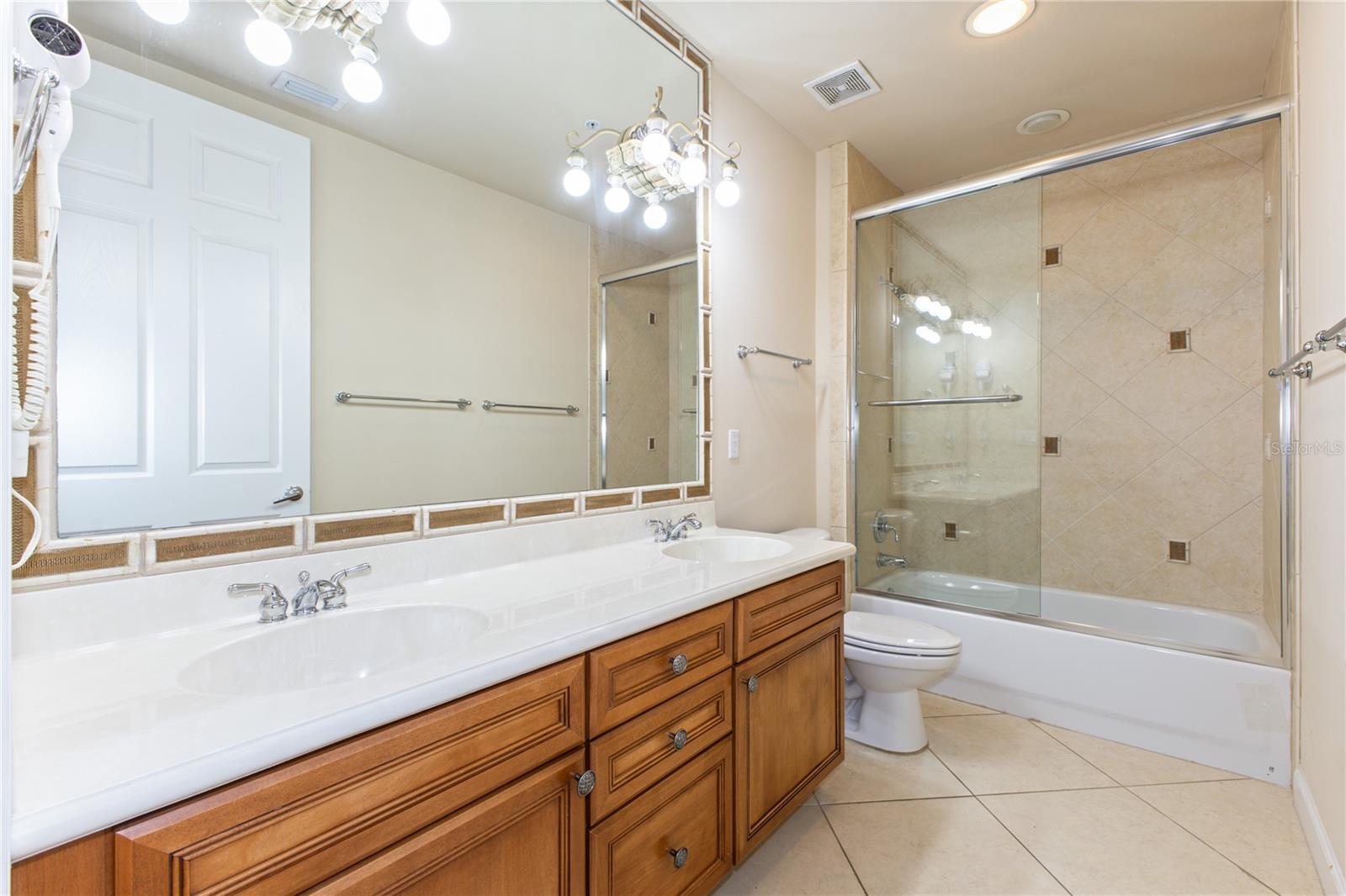 VIZCAYA HEIGHTS CONDO 04 - Residential Lease