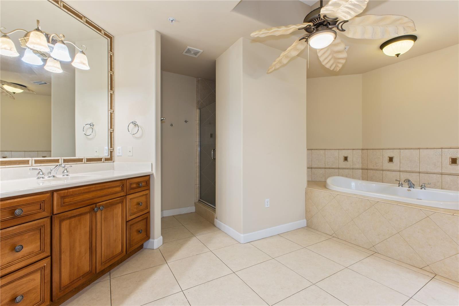 VIZCAYA HEIGHTS CONDO 04 - Residential Lease