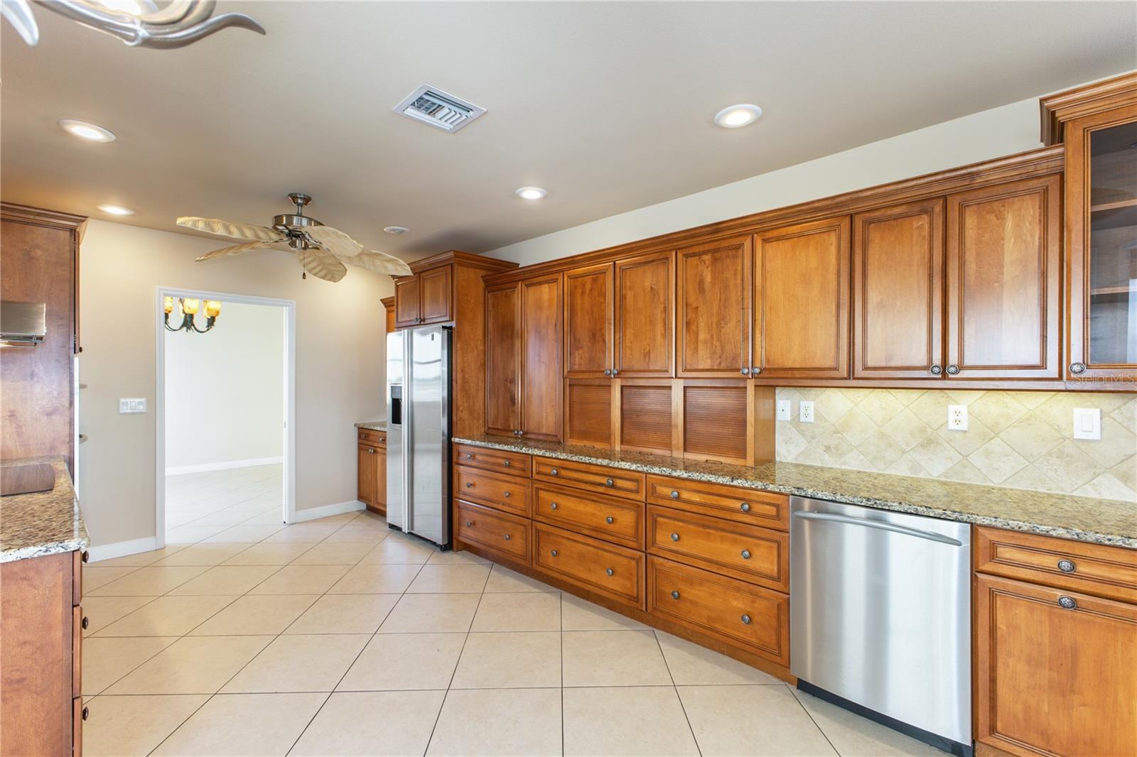 VIZCAYA HEIGHTS CONDO 04 - Residential Lease