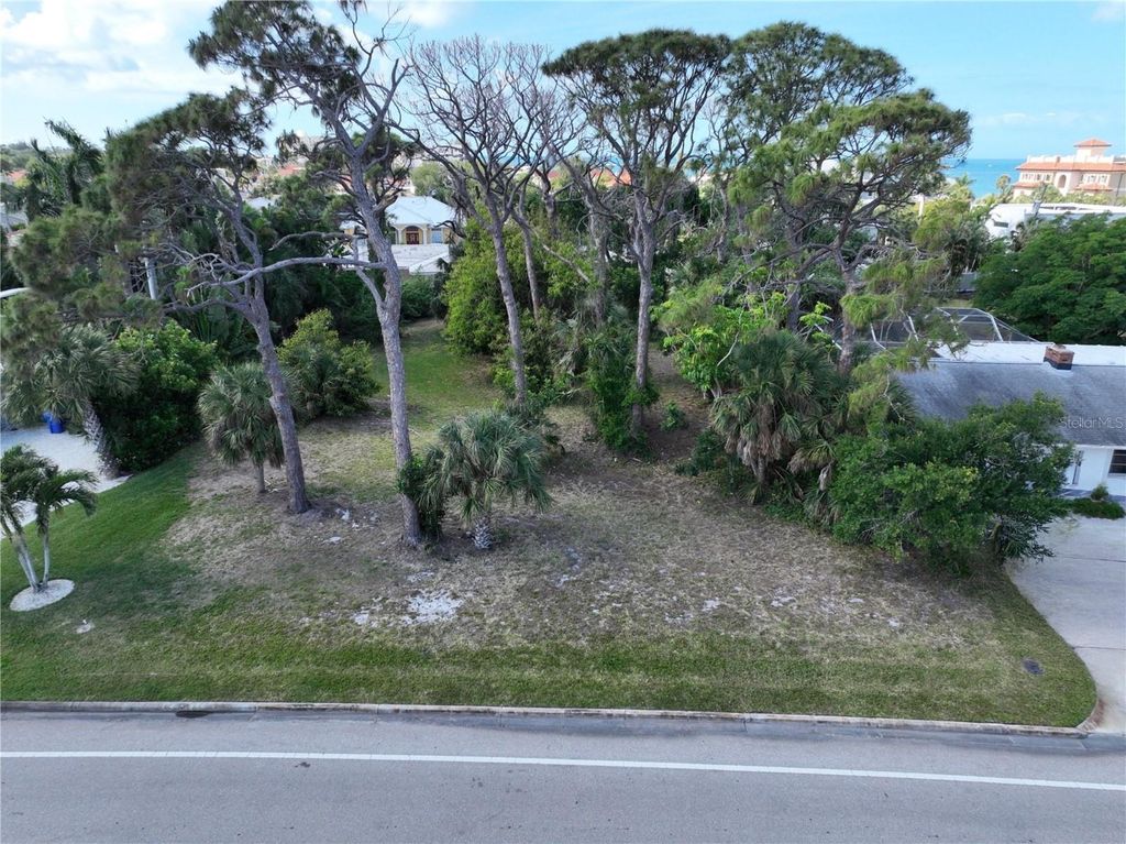 Photo of 619 Alhambra Road, Venice, FL 34285 (MLS # A4692016)