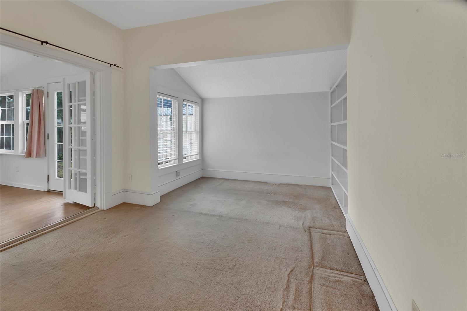 LENKERDS BLK 94 DELAND - Residential