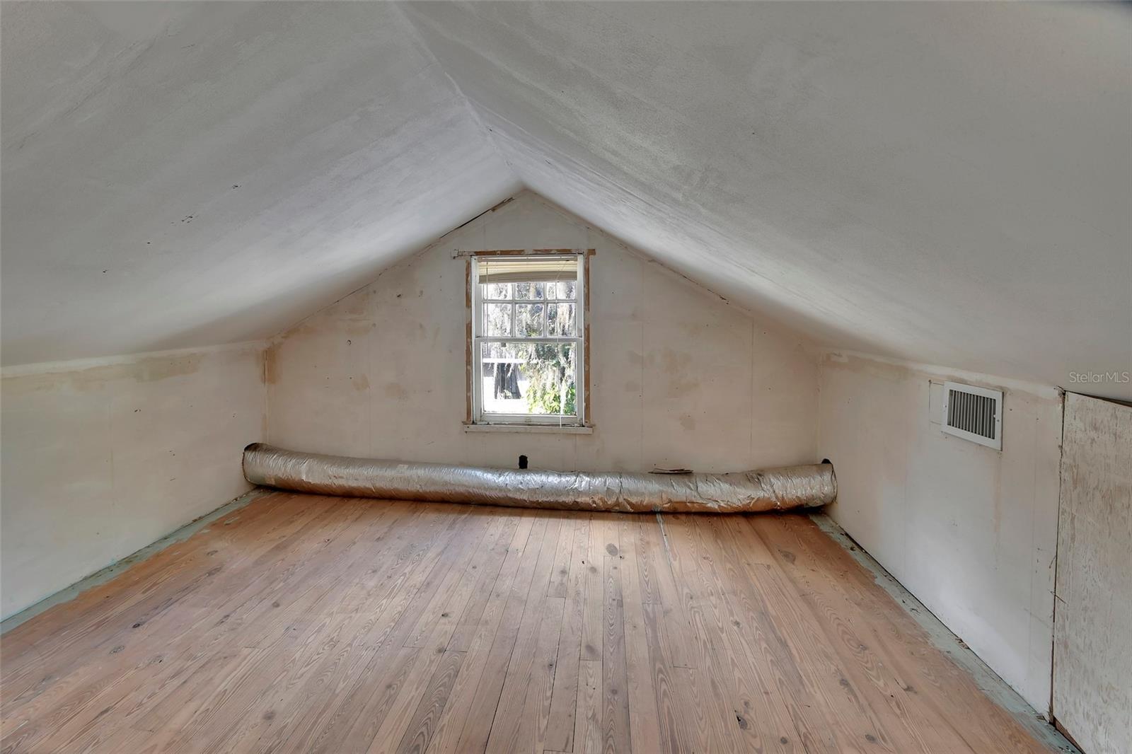 LENKERDS BLK 94 DELAND - Residential