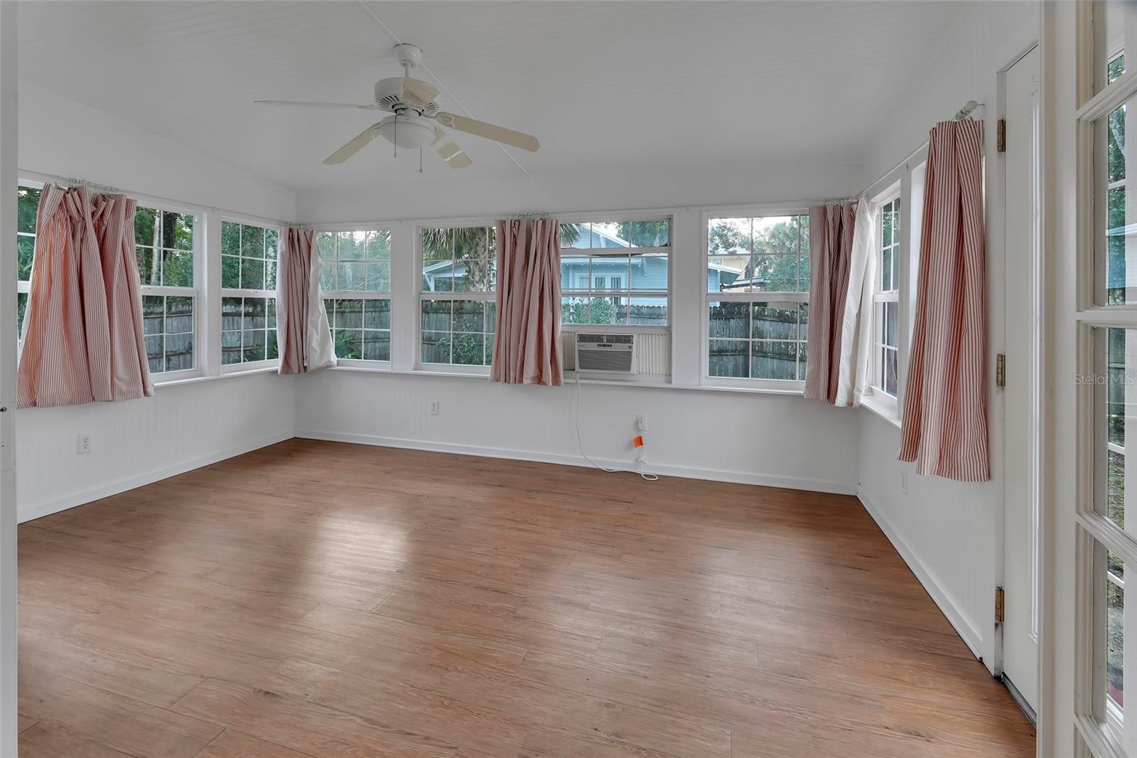 LENKERDS BLK 94 DELAND - Residential