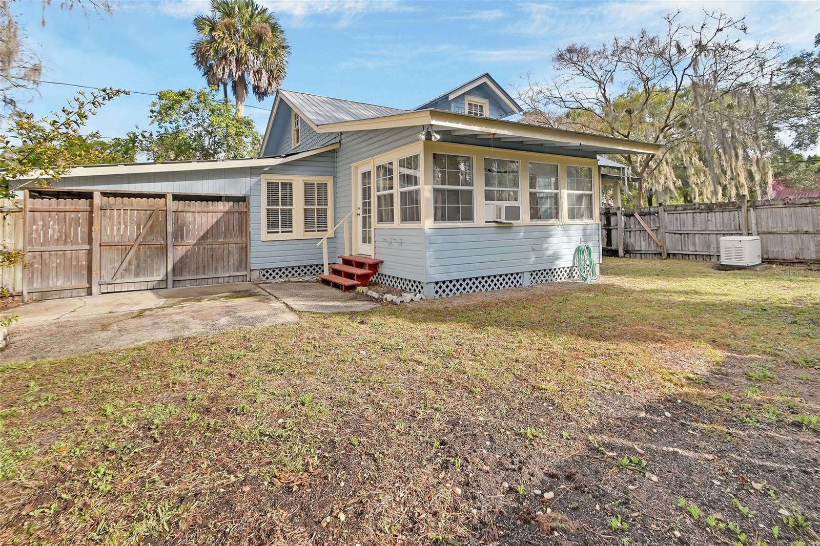 LENKERDS BLK 94 DELAND - Residential