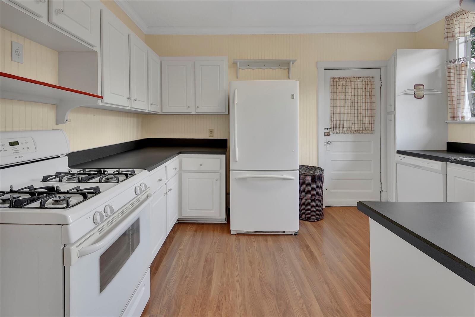 LENKERDS BLK 94 DELAND - Residential