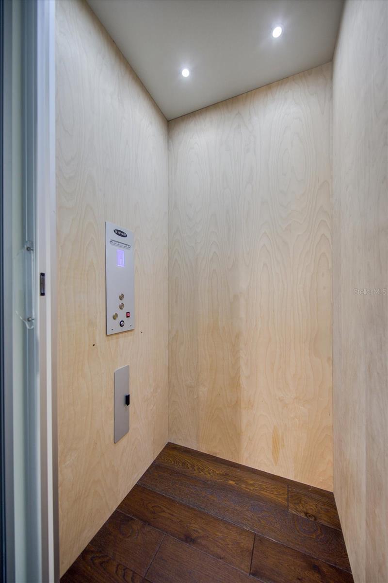 HARBOR VIEW PALMS - Residential