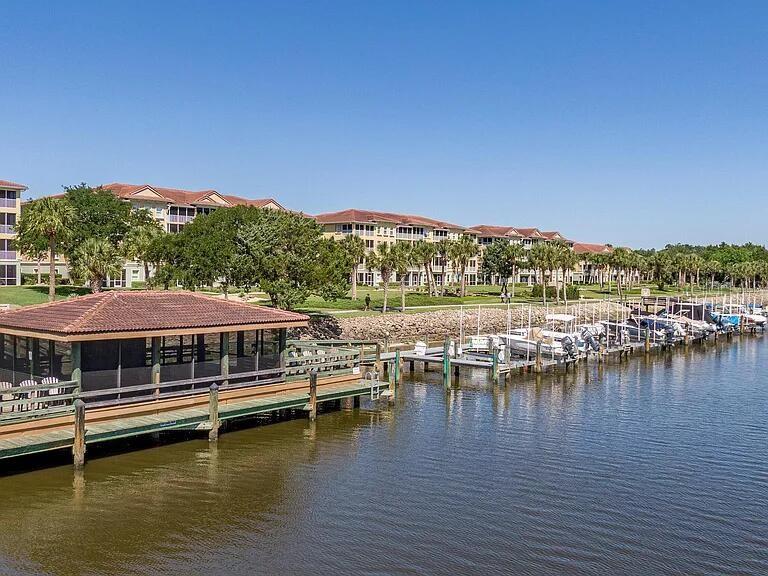 800 CANOPY WALK LANE 822