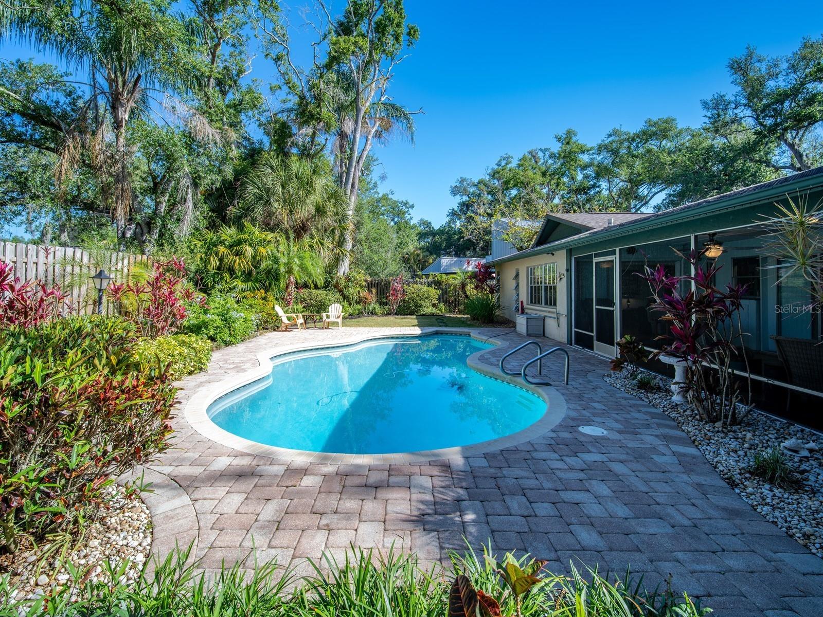 2120 ROBINSON AVENUE