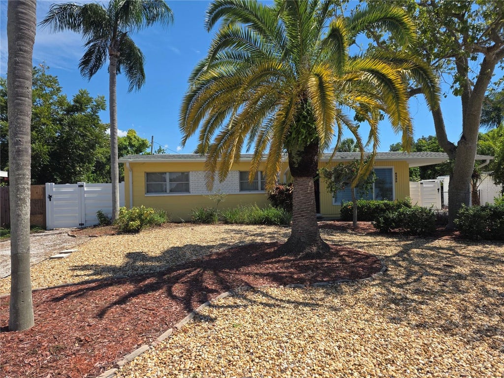 Photo of 6235 Columbia Drive, Bradenton, FL 34207 (MLS # C7531204)