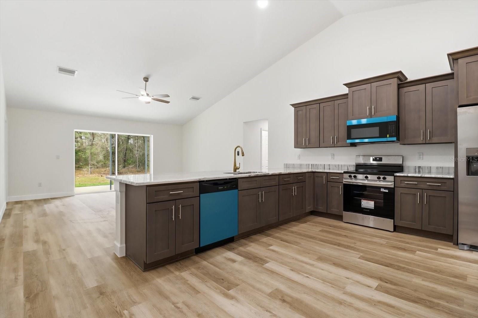 CRYSTAL MANOR UNIT 01 - Residential