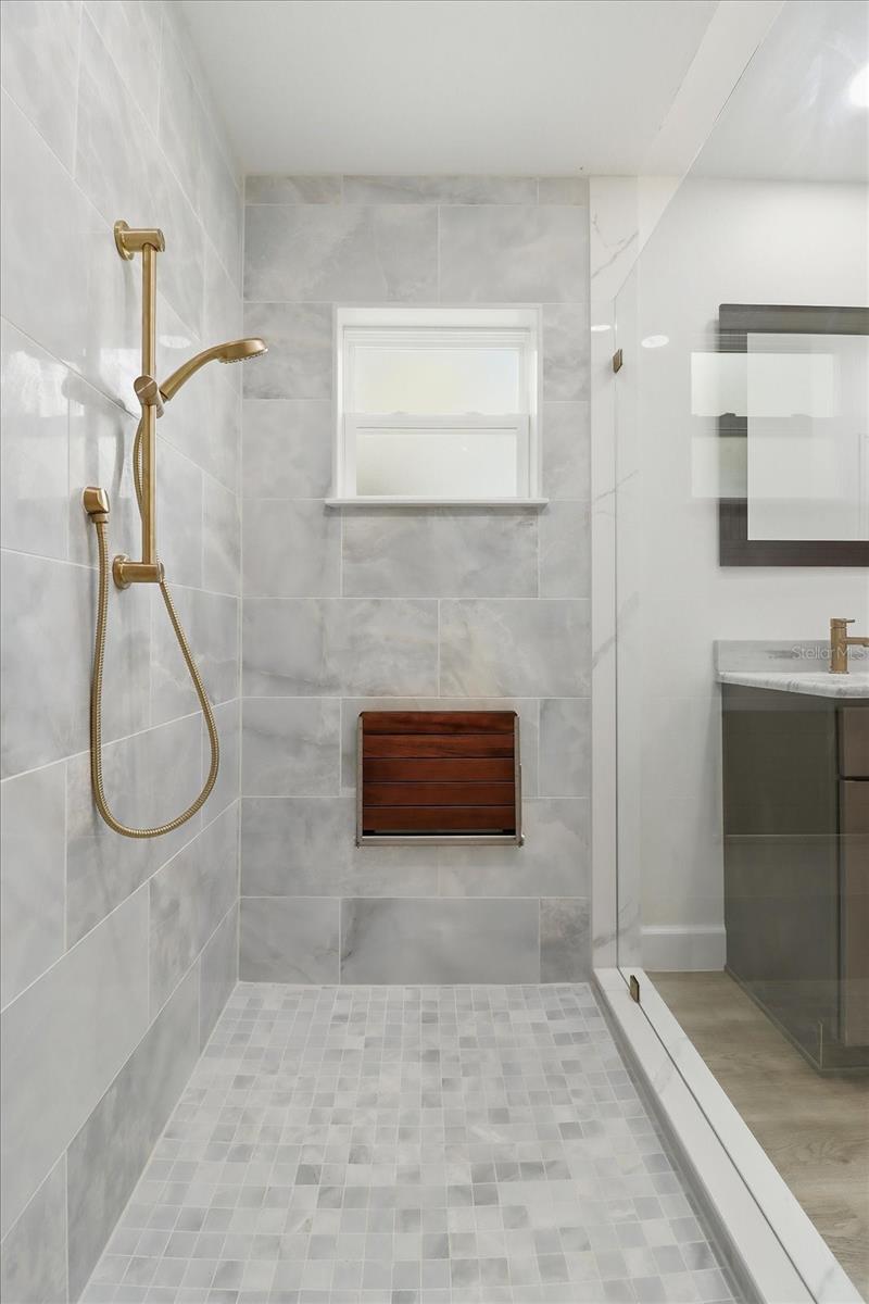 CRYSTAL MANOR UNIT 01 - Residential