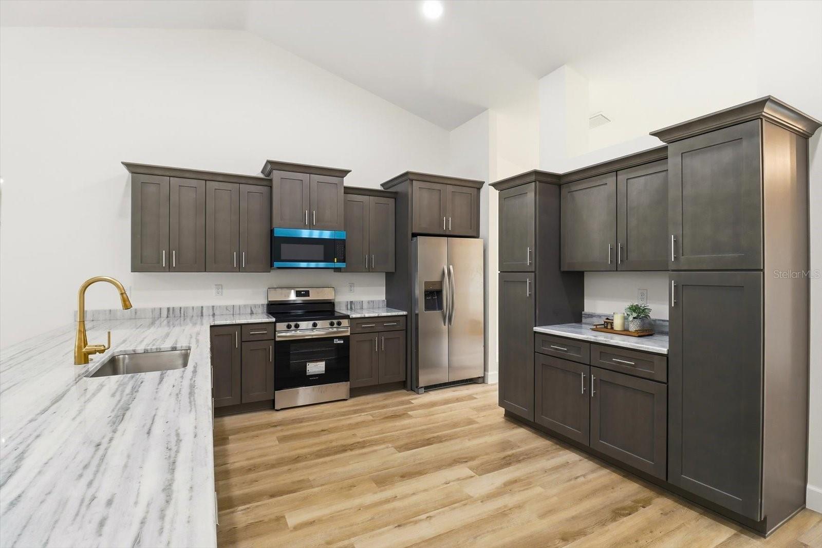 CRYSTAL MANOR UNIT 01 - Residential