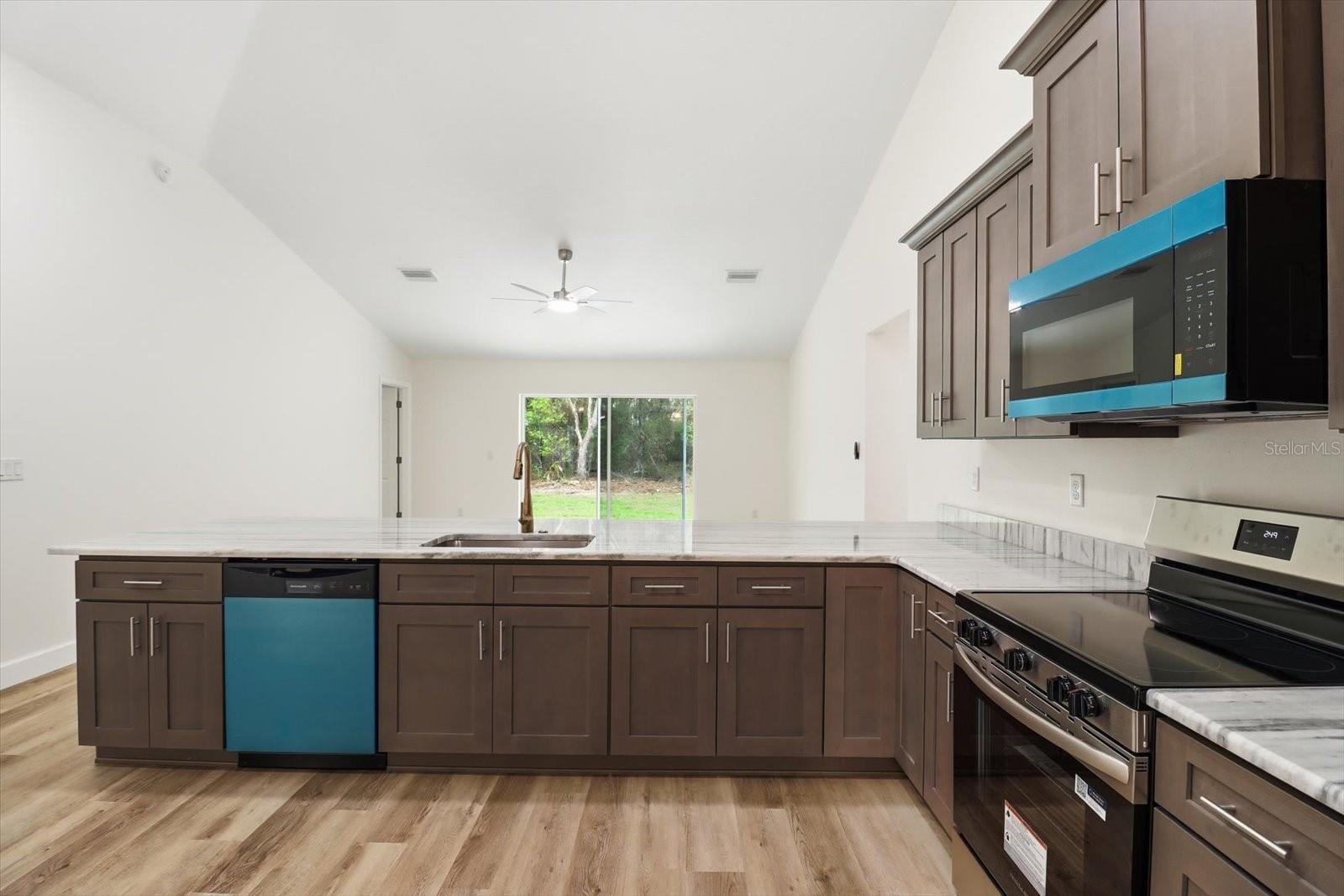 CRYSTAL MANOR UNIT 01 - Residential