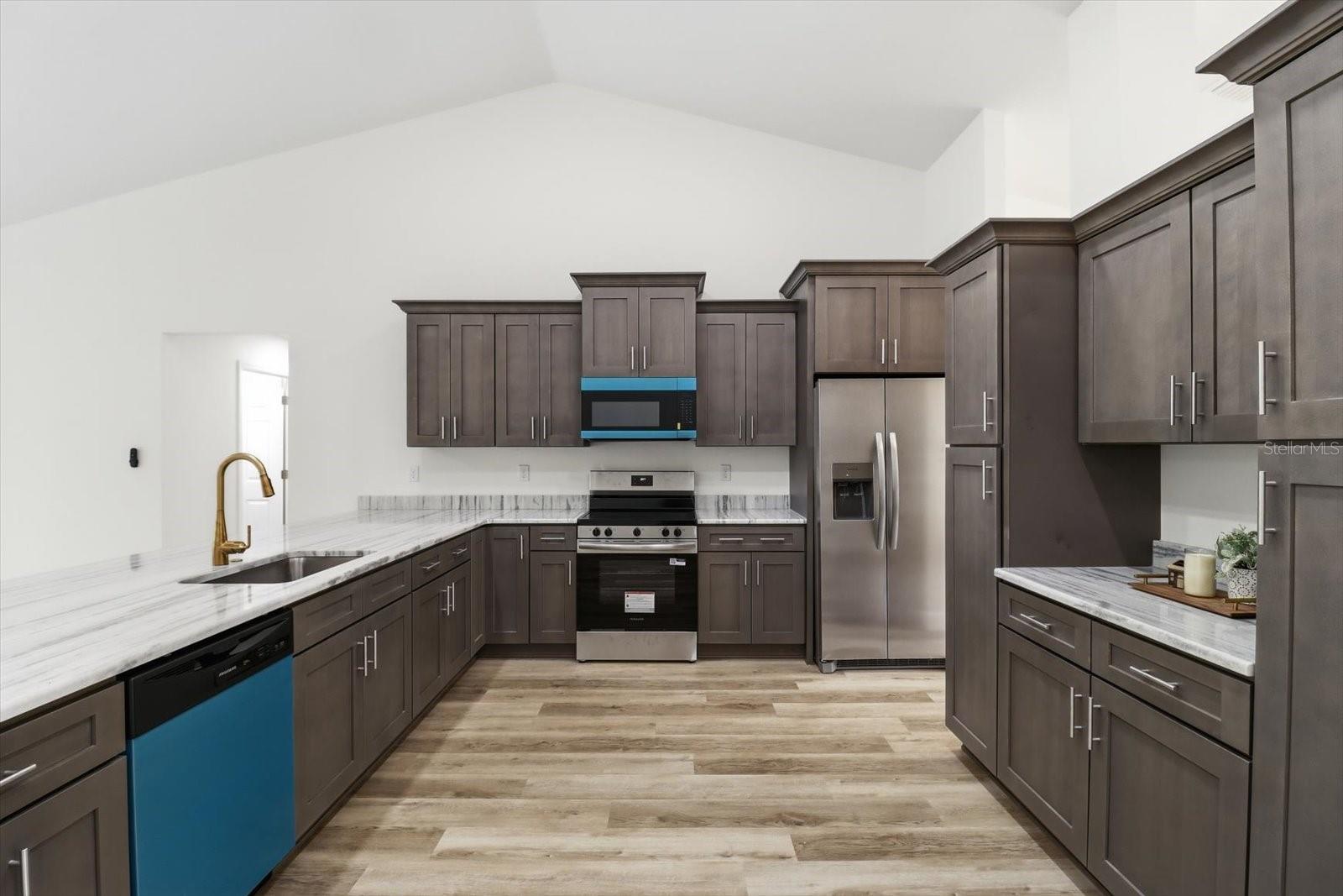 CRYSTAL MANOR UNIT 01 - Residential