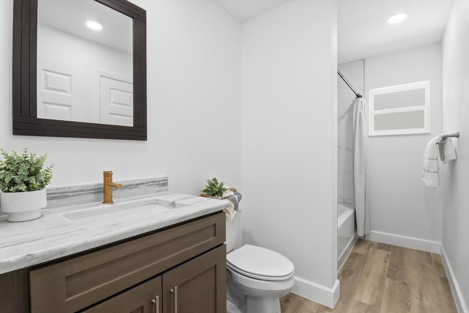 CRYSTAL MANOR UNIT 01 - Residential