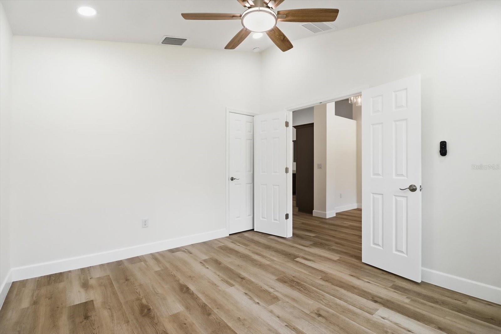 CRYSTAL MANOR UNIT 01 - Residential