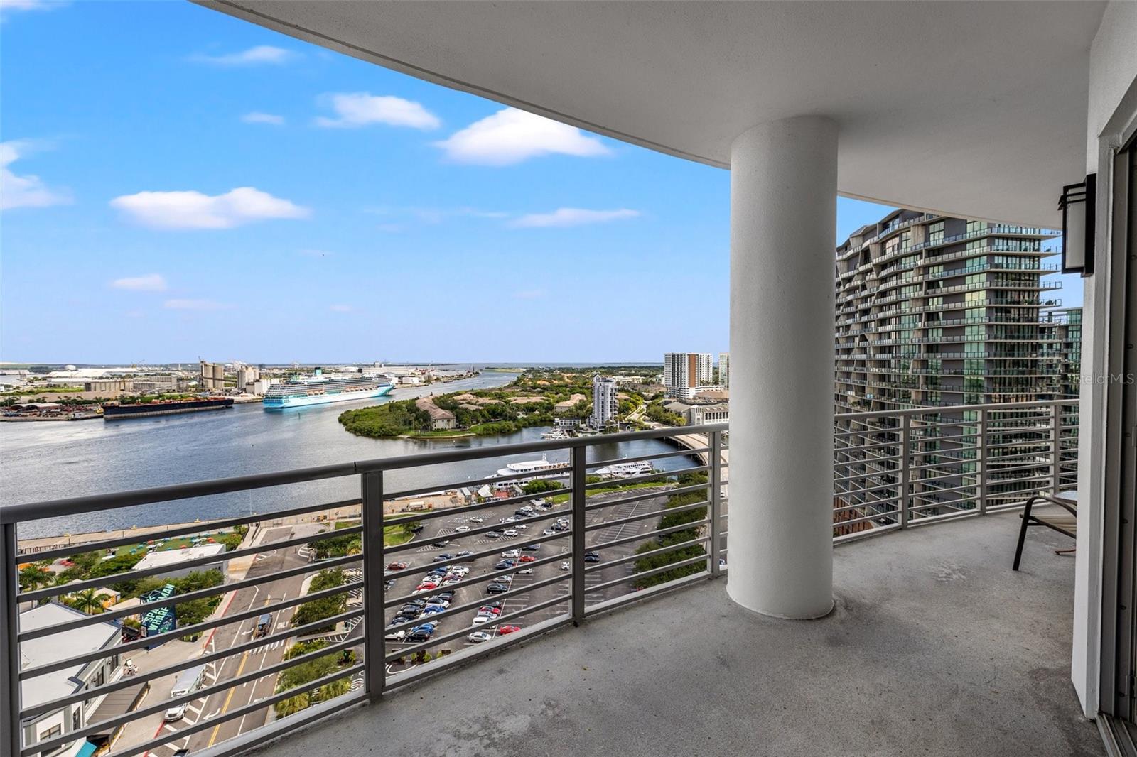 TOWERS OF CHANNELSIDE - Residential