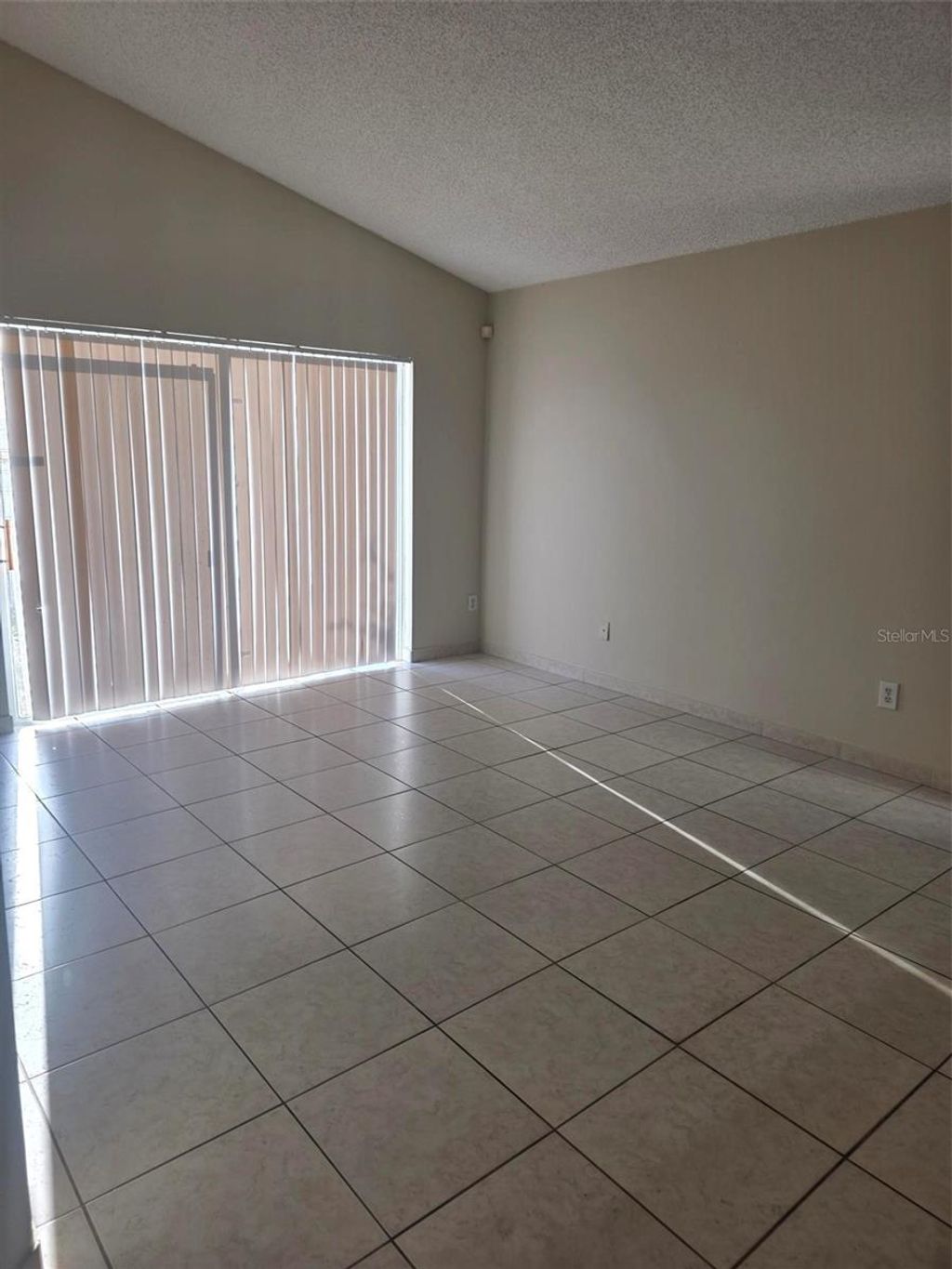 Photo of 689 Cornwallis Drive, Davenport, FL 33897 (MLS # S5145402)