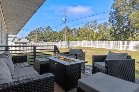 A home in AUBURNDALE