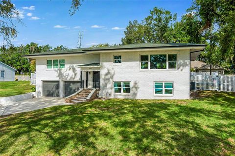 A home in AUBURNDALE