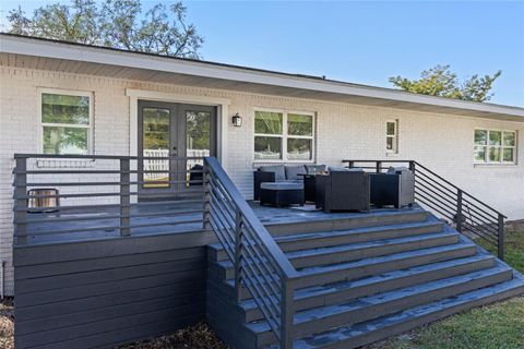 A home in AUBURNDALE