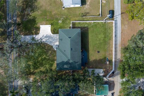 A home in AUBURNDALE