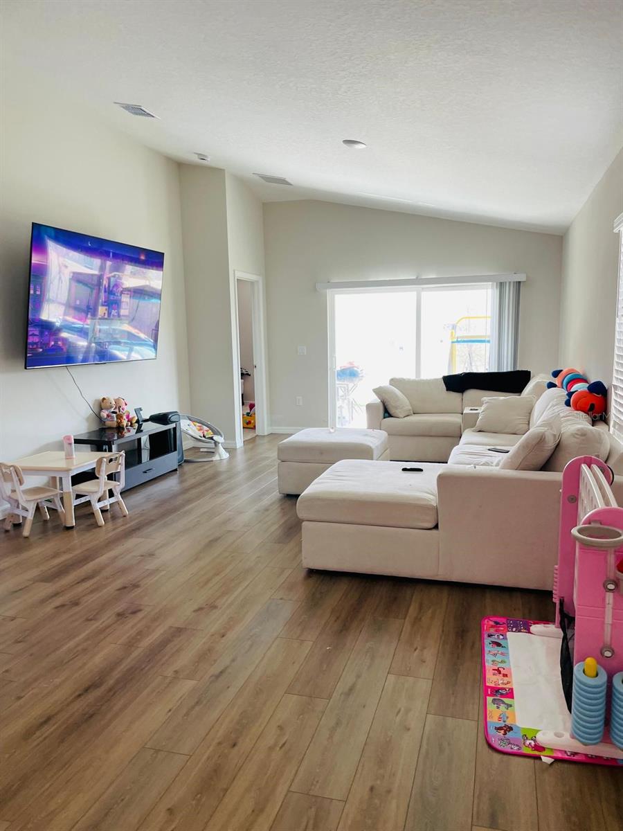 SCENIC TER SOUTH PH 1 - Residential Lease