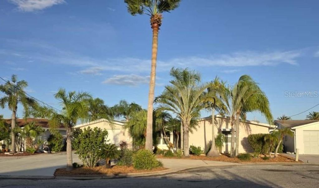 Photo of 12612 4th Isle, Hudson, FL 34667 (MLS # W7880391)