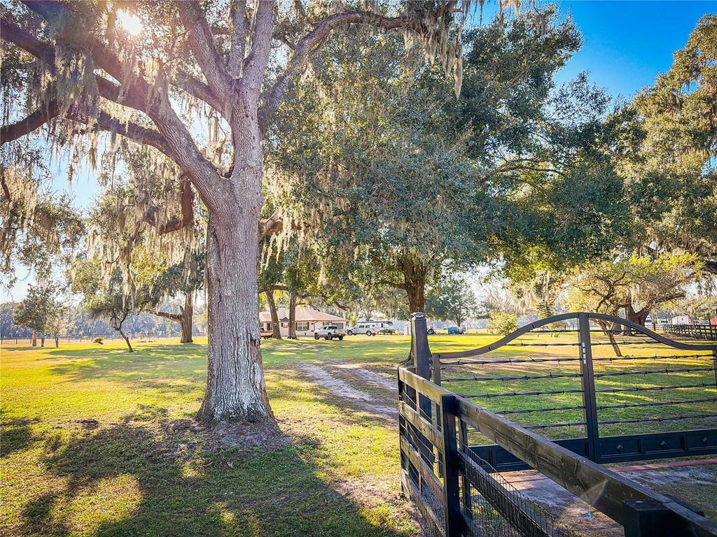 Photo of 1199 Cr 542g, Bushnell, FL 33513 (MLS # O6367413)