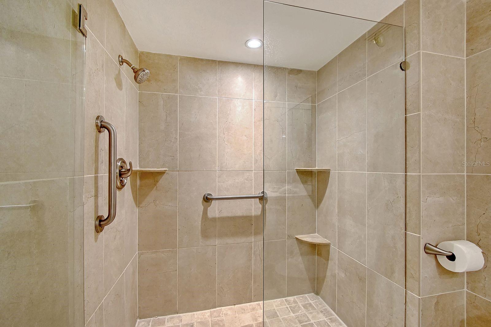 AQUARIUS CLUB - Residential