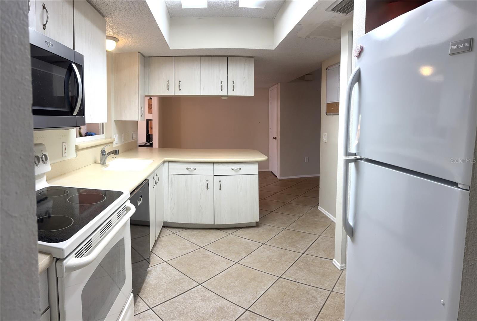 SOUTH VENICE - Residential