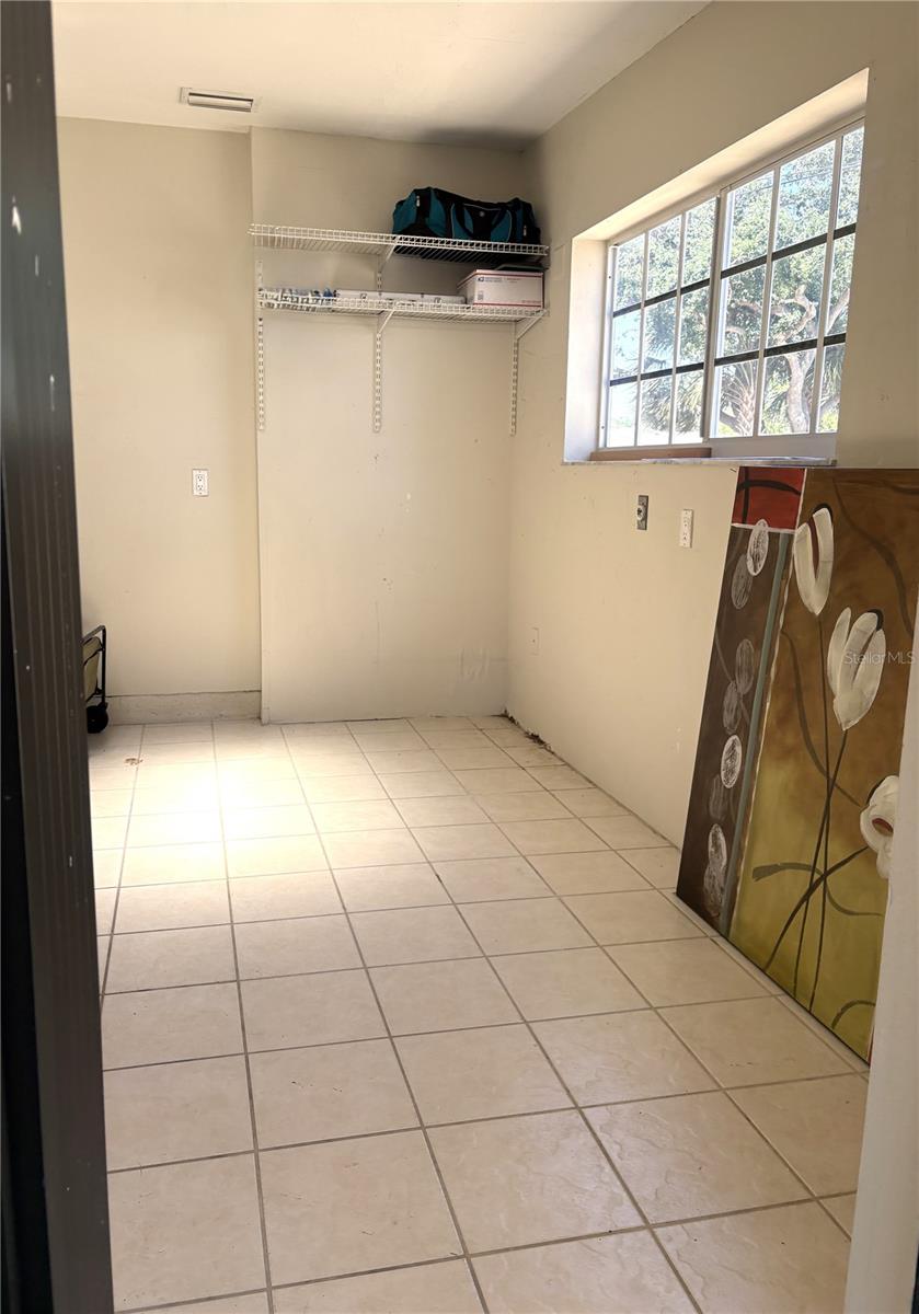 SOUTH VENICE - Residential