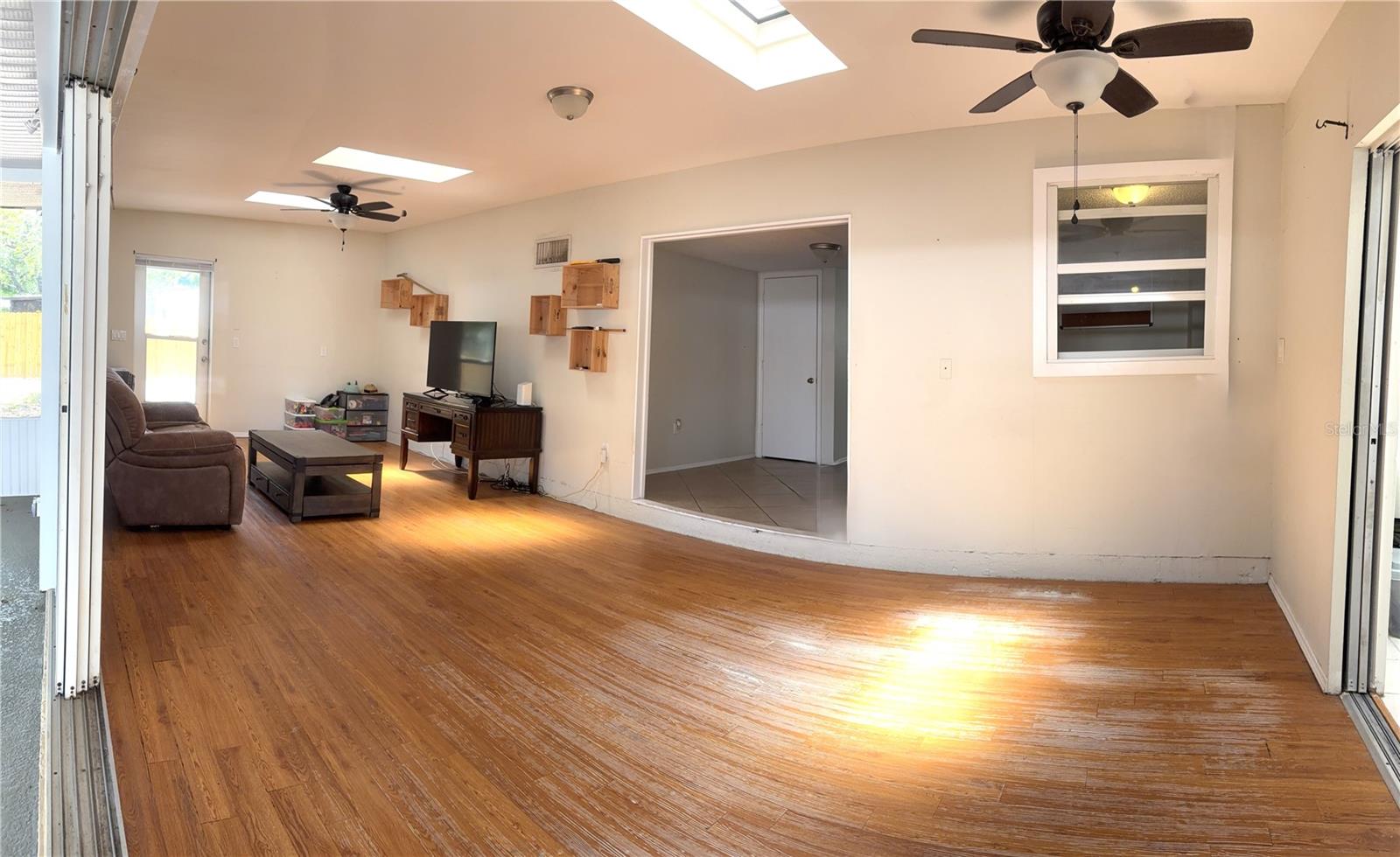 SOUTH VENICE - Residential