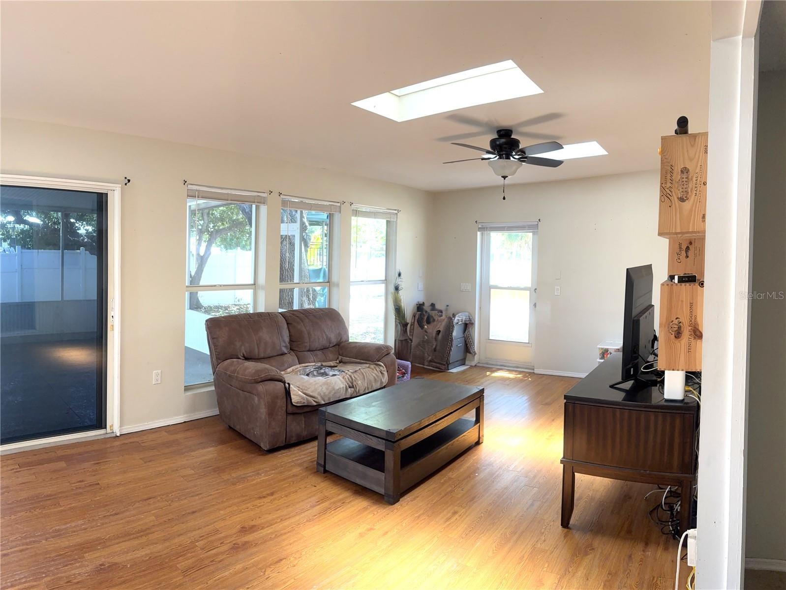 SOUTH VENICE - Residential