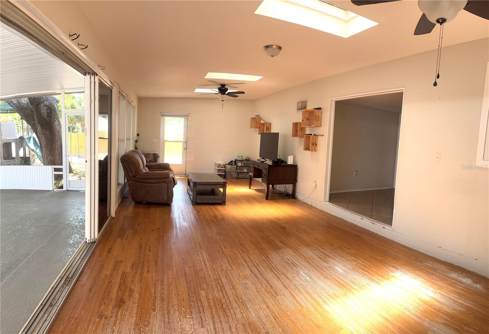 SOUTH VENICE - Residential