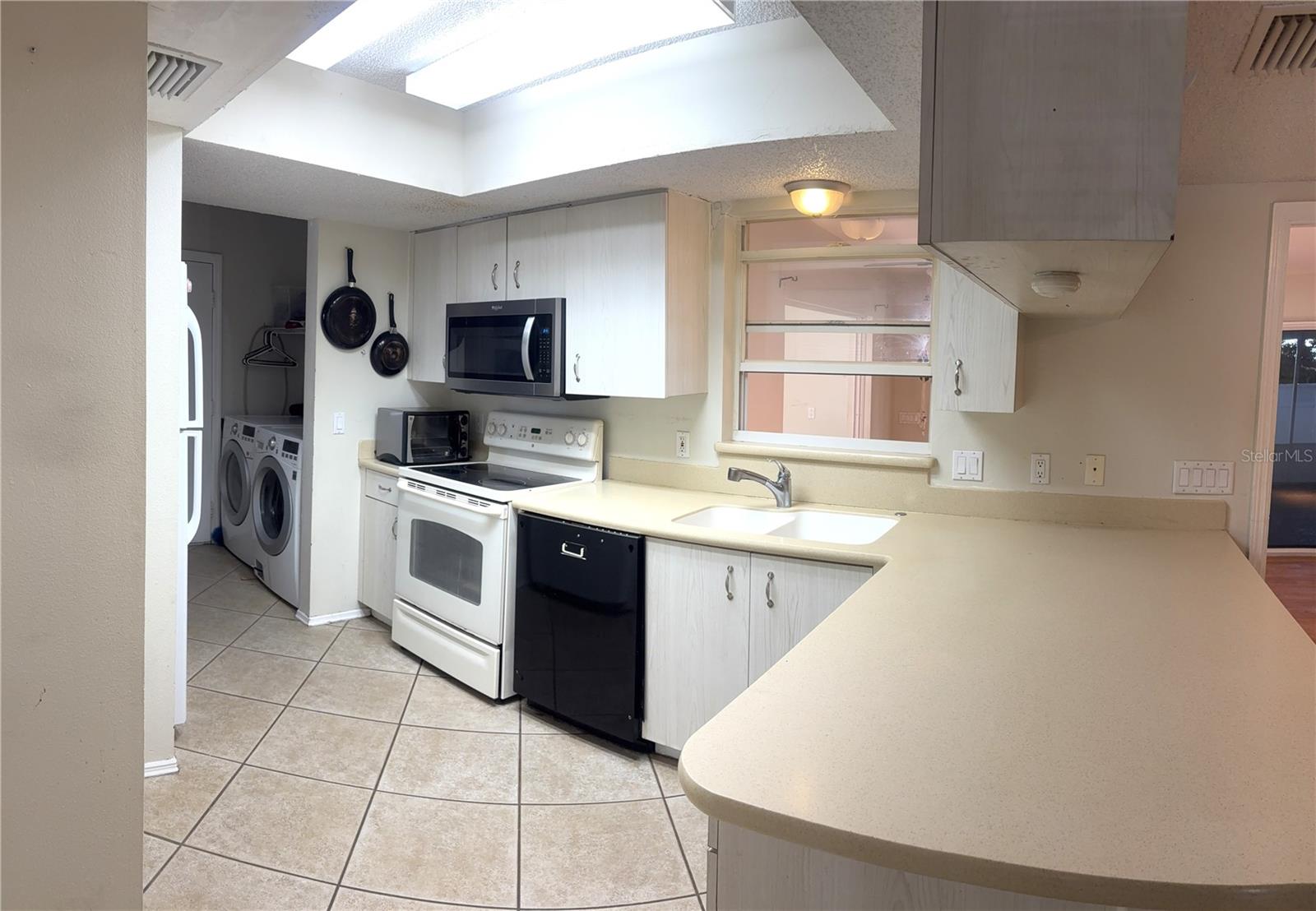 SOUTH VENICE - Residential