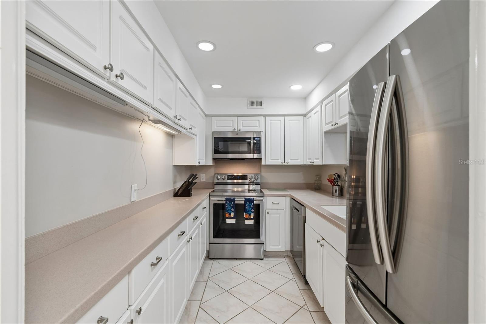 THE PINNACLE APTS A CONDO - Residential