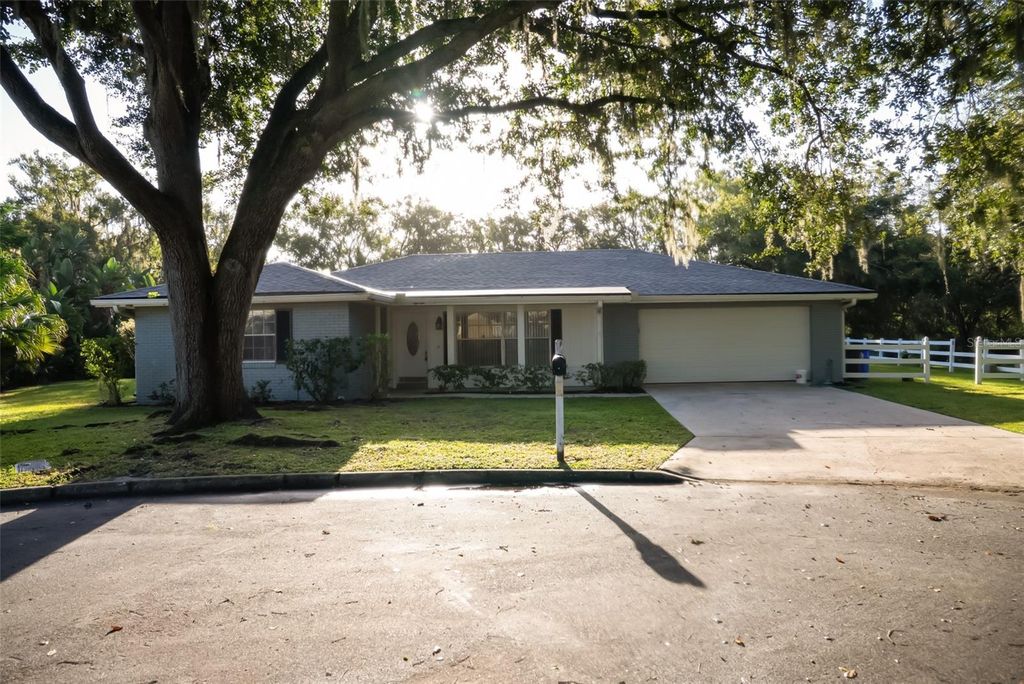 Photo of 1731 Lagoon Court, Lakeland, FL 33803 (MLS # L4956518)