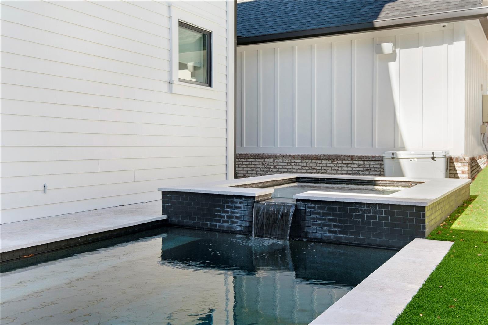 WEST HIGHLANDS - Residential Lease