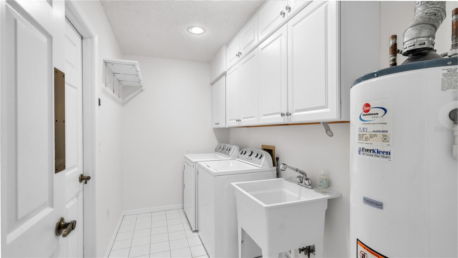 ONE HIGHLANDS PLACE - Residential