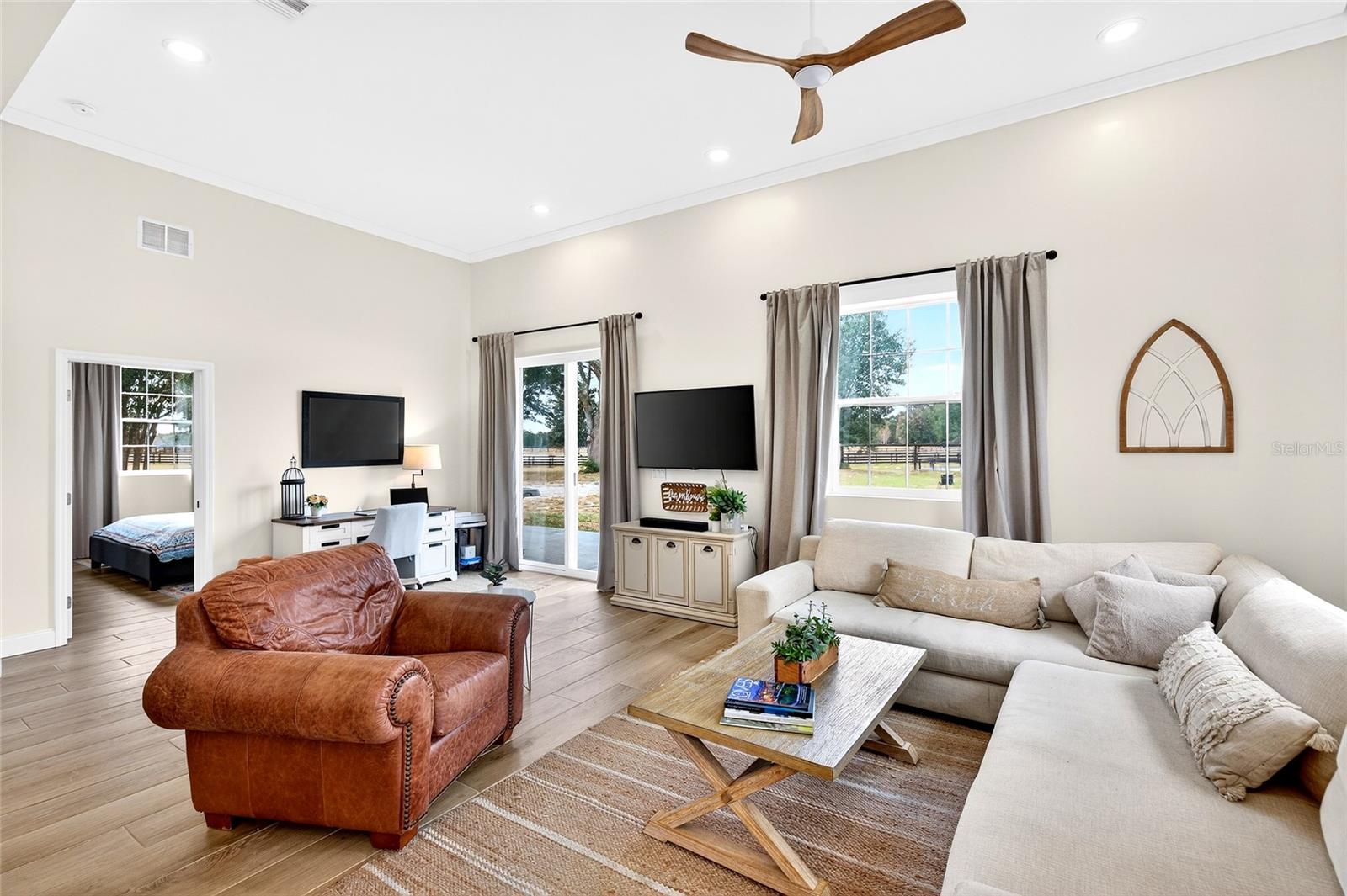 FAR POINT FARMS - Residential