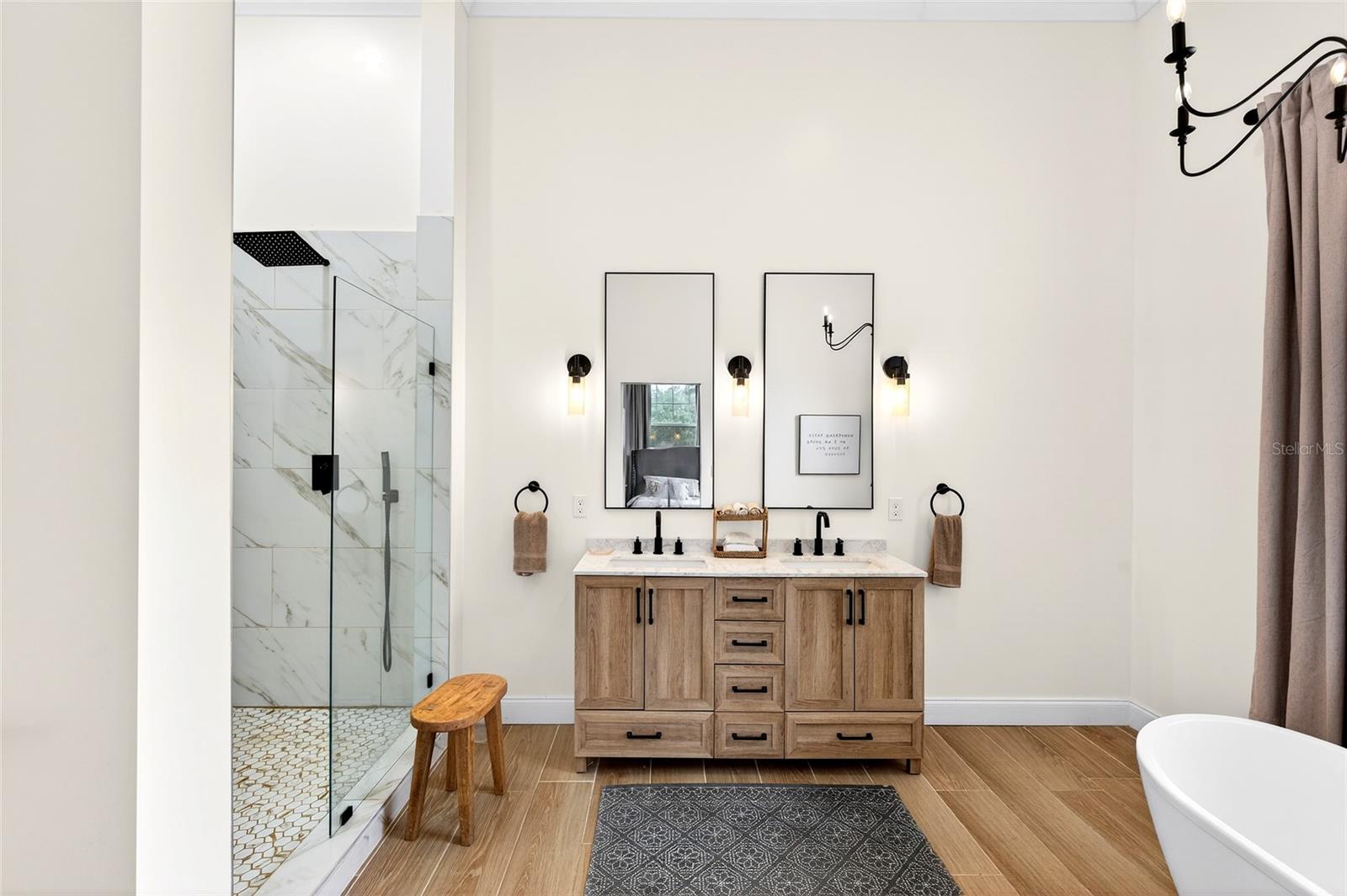 FAR POINT FARMS - Residential