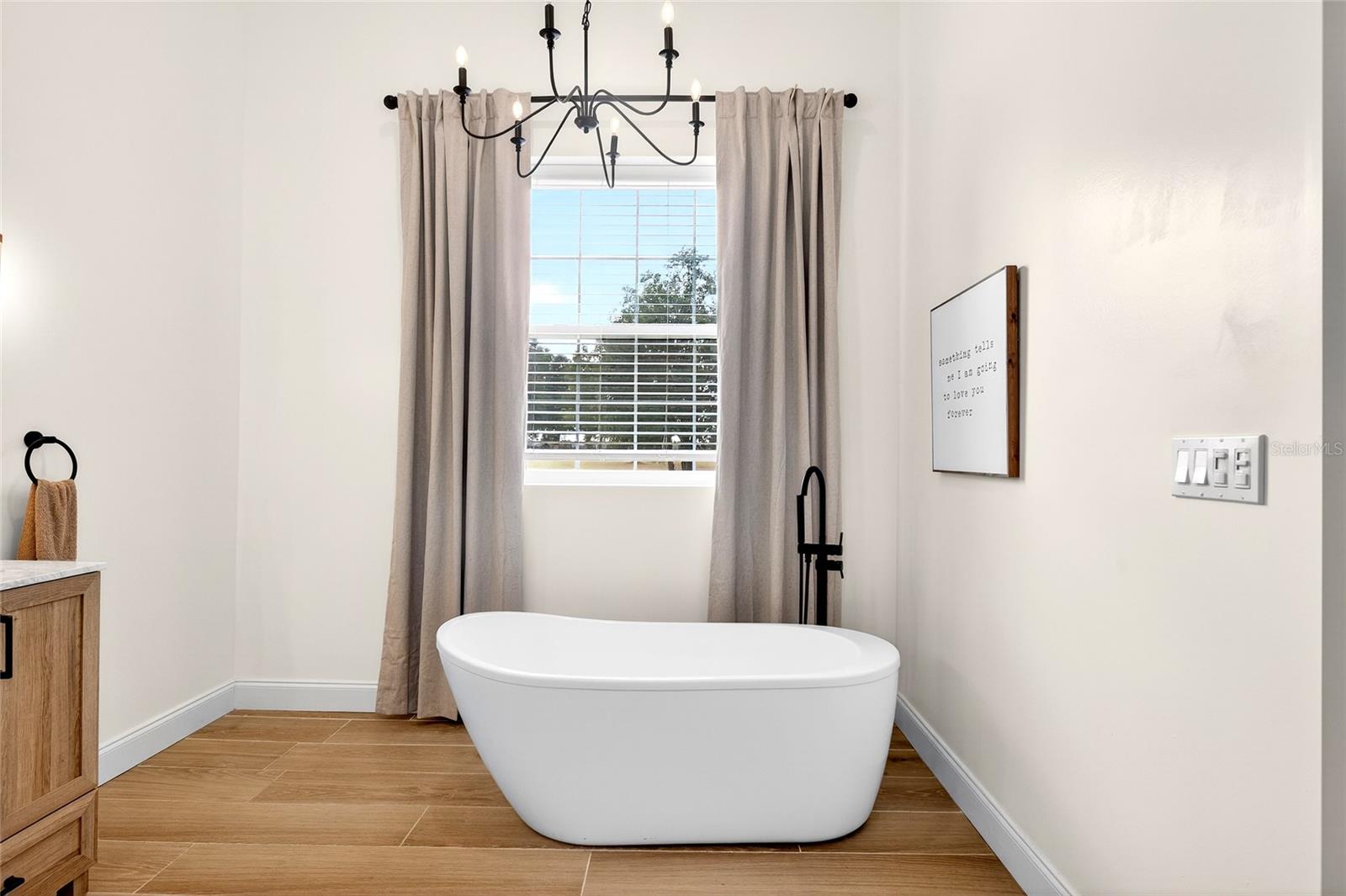 FAR POINT FARMS - Residential