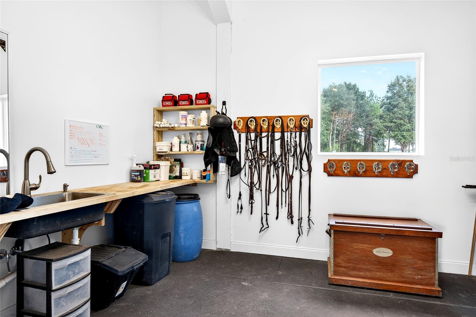 FAR POINT FARMS - Residential