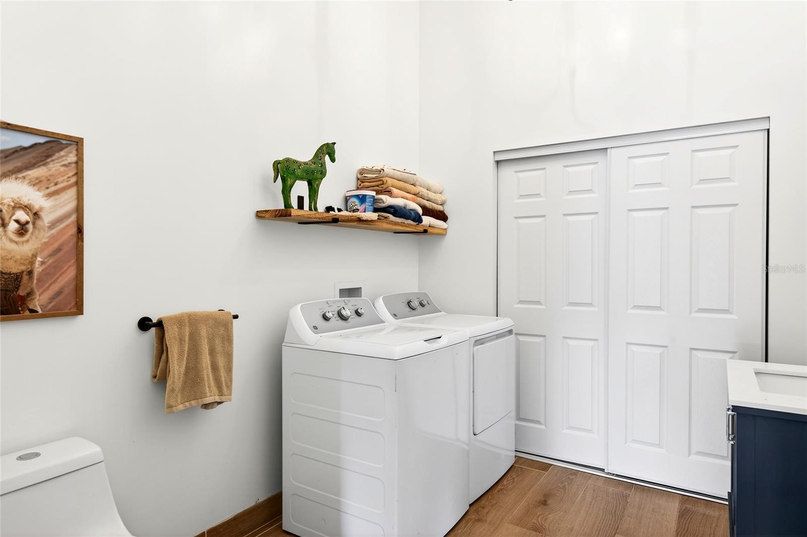 FAR POINT FARMS - Residential